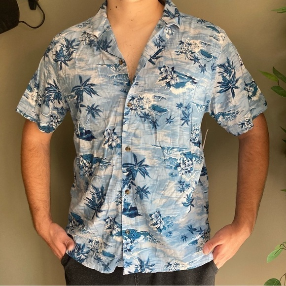 Old Navy | Short Sleeve Button Down Hawaiian Print Camp Shirt - Picture 1 of 4